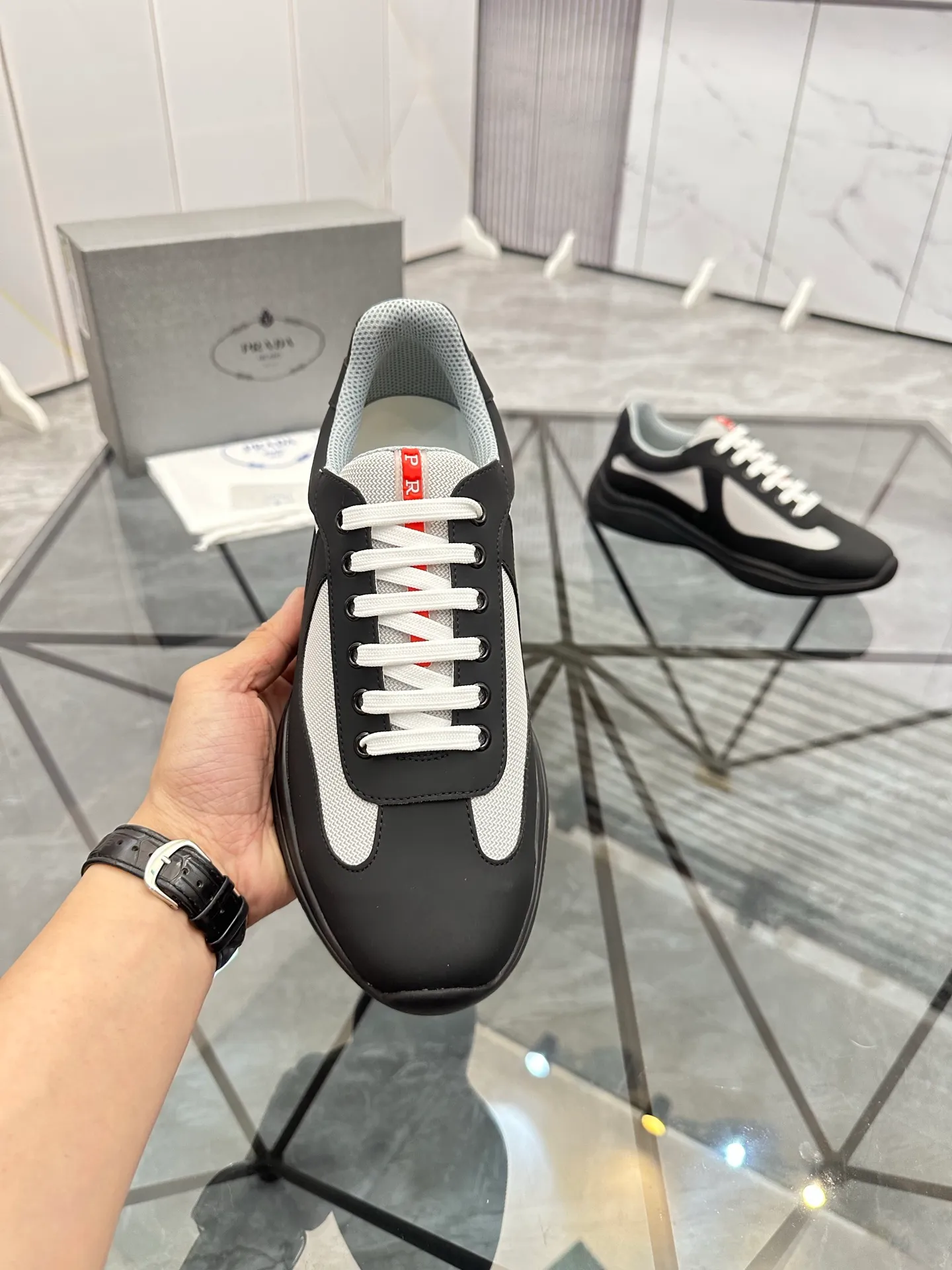 Men's shoes: 💰P360¥ Product trademark: Prada *"Prada*" low-top casual shoes Regular size: 35-47 (can be customized to 48) couple style Product materials: imported silk leather upper, breathable lining, original outsole. Number: 943